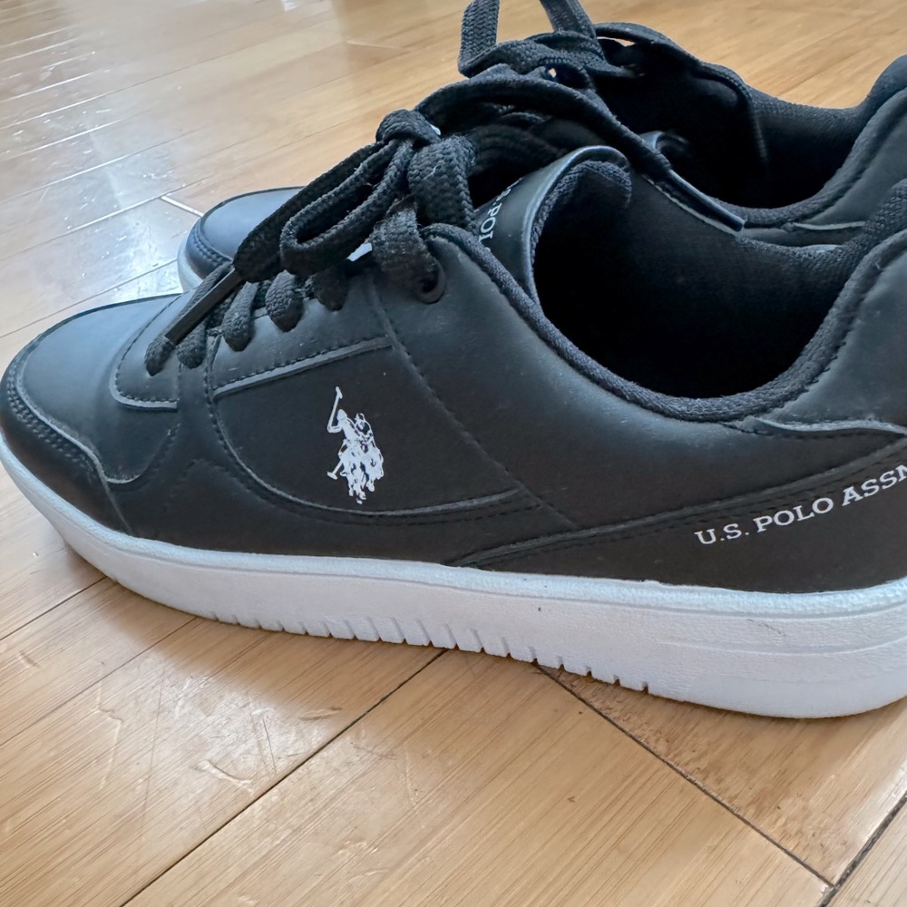 USPA women’s sneakers in Black 🖤 size 7.